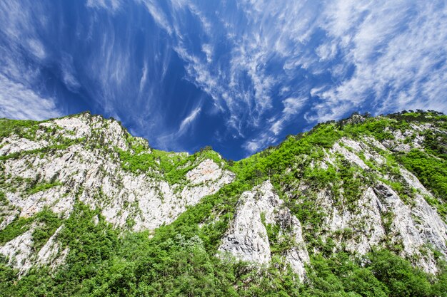 Berge und Himmel