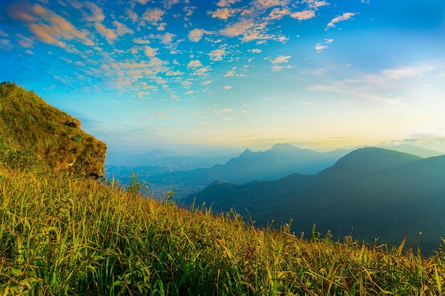 Berge und Nebel am Morgen von Thailand