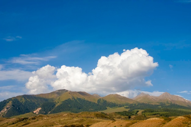 Berge und WolkenxA