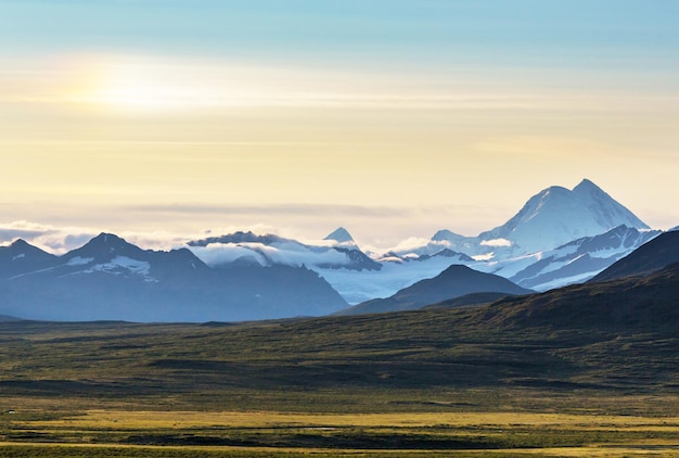 Berge von Alaska im Sommer