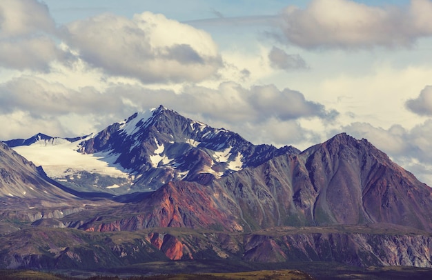 Berge von Alaska im Sommer