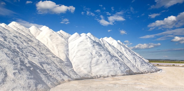 Berge von Salz, bereit für die Arbeit