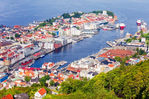 Bergen-Panoramablick vom Aussichtspunkt Mount Floyen. Bergen ist eine Stadt und Gemeinde in Hordaland, Norwegen.