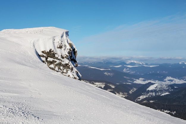 Berggipfel gegen den Himmel