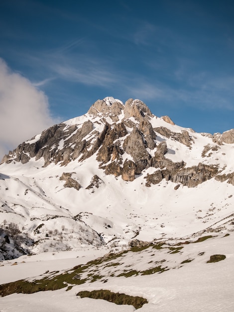 Berggipfel mit Schnee in Europa Peaks