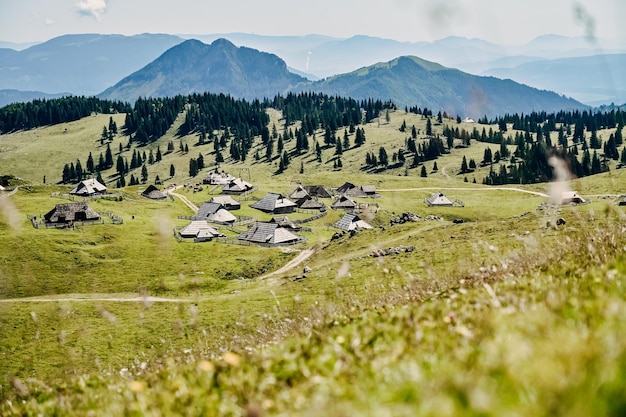 Berghütte Hütte oder Haus auf dem Hügel Velika Planina Almlandschaft Öko-Landwirtschaft Reiseziel für Familienwanderungen Kamnik Alpen Slowenien Big Plateau