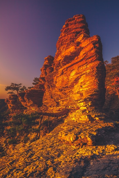 Bergkette bei Sonnenuntergang. Karpaten, Ukraine