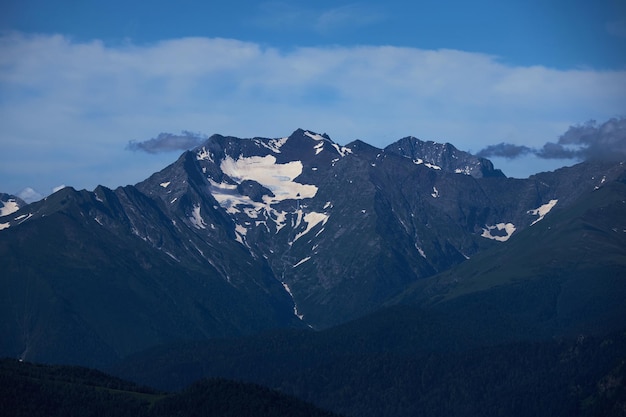 Bergkette Big Thach Sommerlandschaft Berg mit felsigem Gipfel Russland Republik Adygea Big Thach Naturpark Kaukasus
