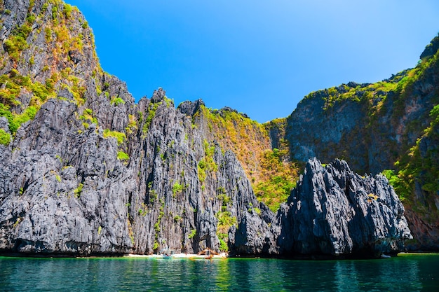 Bergklippe in El Nido, Philippinen