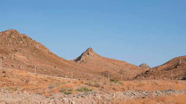 Berglandschaft und Strommasten