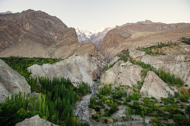 Berglandschaft von der Burg Karimabad in Pakistan