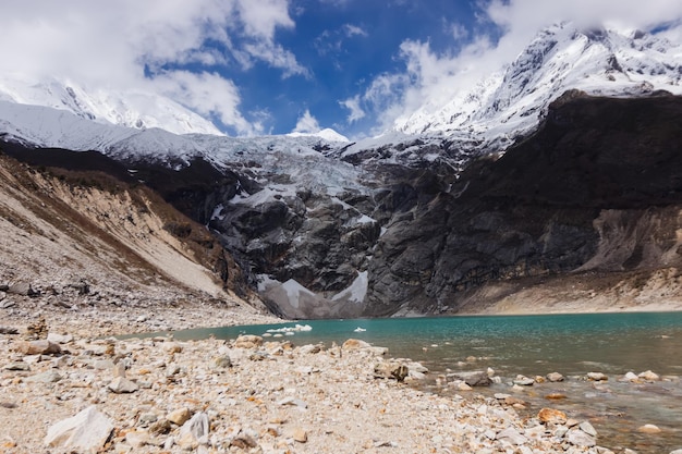 Bergsee in der Manaslu-Region im Himalaya