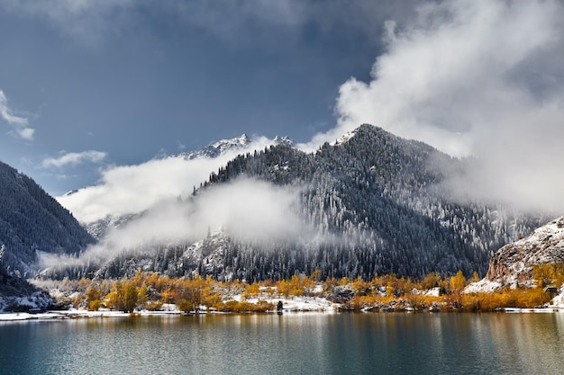 Bergsee in Kasachstan