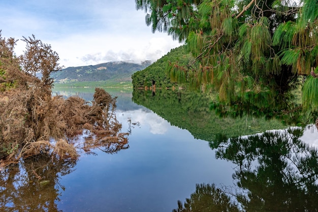 Bergsee in wunderschöner kolumbianischer Natur