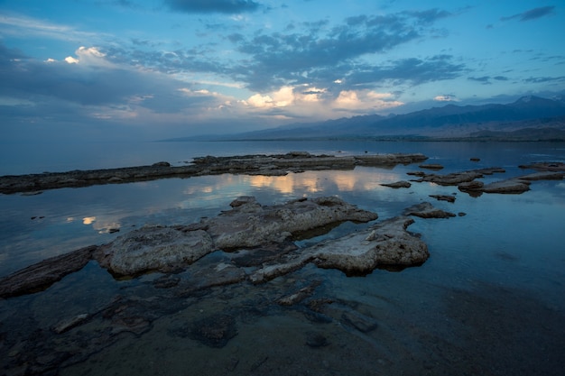 Bergsee, Issyk-Kul, Kirgisistan, Seebucht