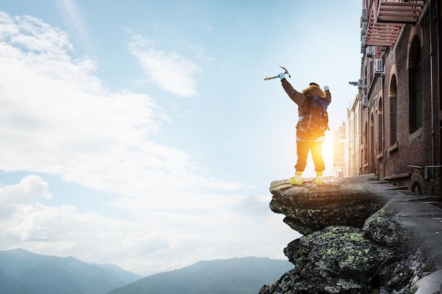 Bergsteiger bereit für Abenteuer. Gemischte Medien