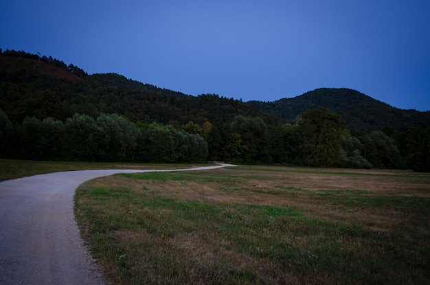 Bergstraße in den Bergen