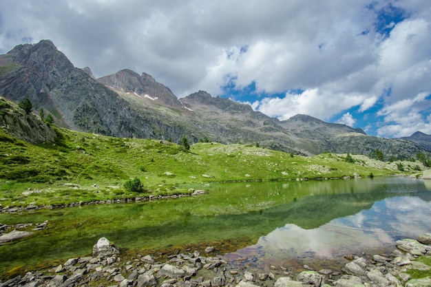 Bergwasserspiegelungen, Natur pur in den Pyrenäen aus Spanien