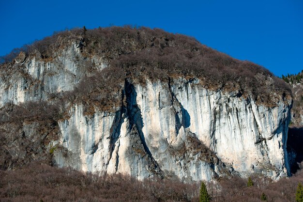 Überhängender Felsen