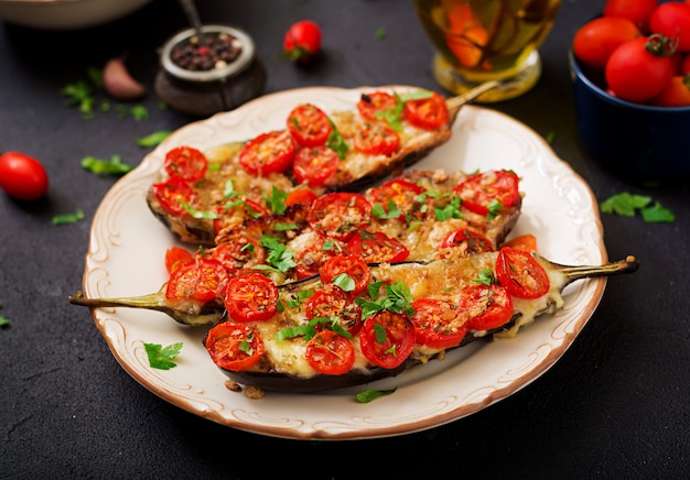 Berinjela assada com mussarela e tomate com ervas italianas