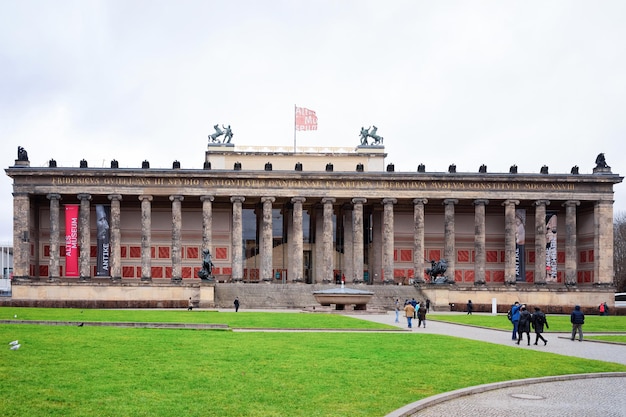 Berlim, Alemanha - 12 de dezembro de 2017: Altes Old Musem e Lustgarden park na Ilha dos Museus no centro da cidade alemã em Berlim da Alemanha na Europa. Arquitetura de edifícios