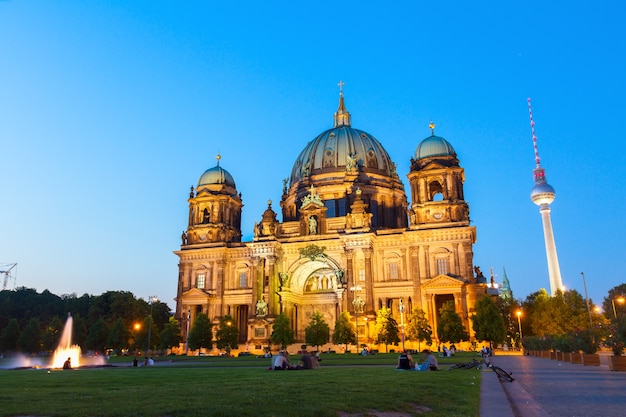 Berliner Domkirche (Berliner Dom) bei Nacht, Berlin, Deutschland