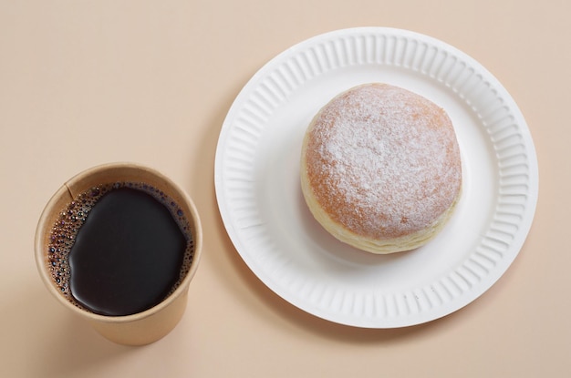 Berliner Donut und Kaffee