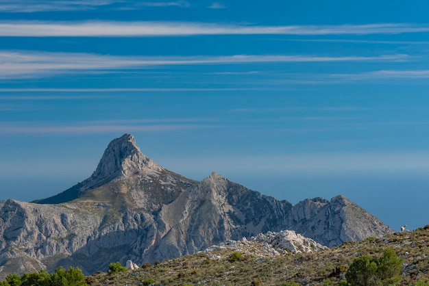 Bernia Mountain una de las montañas más alpinas de la provincia de Alicante Costa Blanca España