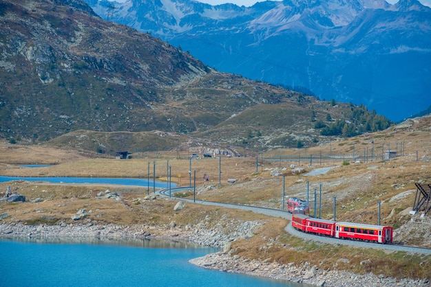 Bernina trem vermelho