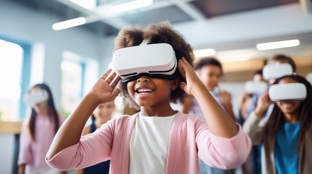 Überrascht von multikulturellen Schülern mit Virtual-Reality-Headset im Klassenzimmer