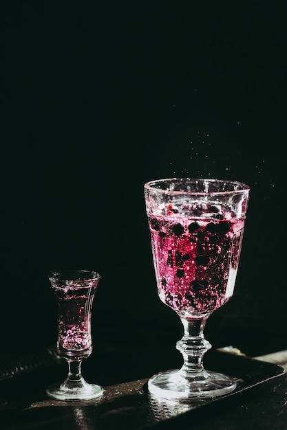 Foto berry drink fotografía oscura y de mal humor