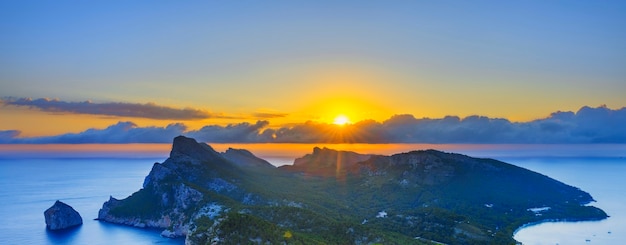 Berühmte Ansicht des Sonnenaufgangs bei Formentor, Mallorca, Spanien