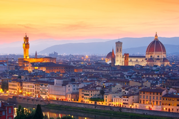 Berühmte Ansicht von Florenz bei Sonnenuntergang, Italien