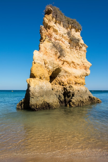 Berühmte Felsen im Meer, Ozean, Lagos in Portugal.