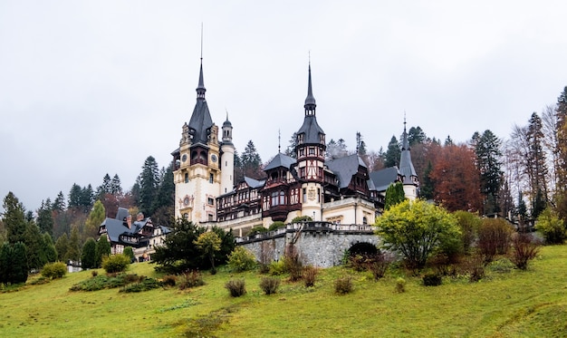 Berühmte Peles Burg in Rumänien