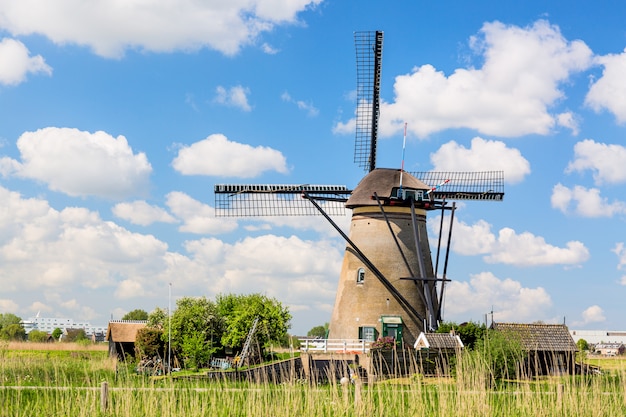 Berühmte Windmühlen in Kinderdijk-Dorf in Holland.