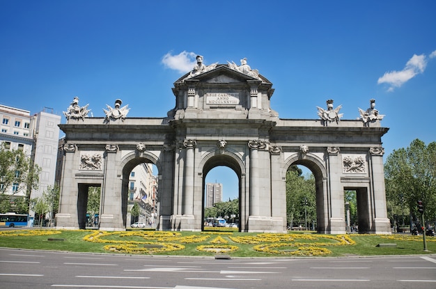 Berühmter Markstein Puerta de AlcalÃ in Madrid, Spanien.