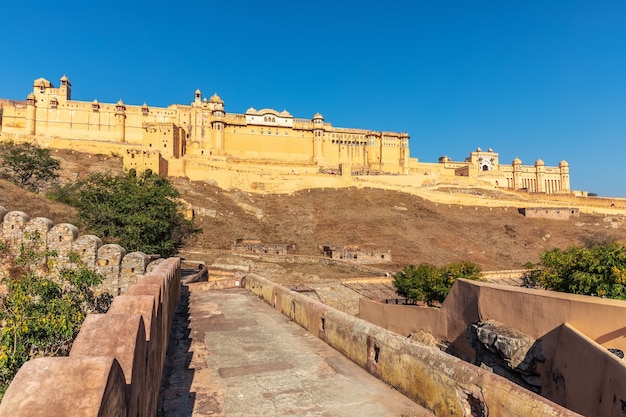 Berühmtes Amber Fort in Indien, Jaipur, Blick von der Wall Of Amer.