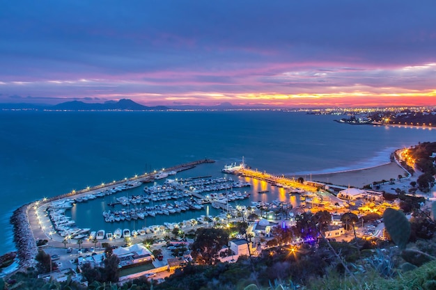 Berühmtes Dorf Sidi Bou Said mit traditioneller tunesischer Architektur Tunesien Nordafrika