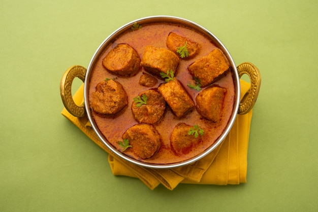 Besan Gatte Ki Sabzi oder Gatta Curry Rezept, beliebtes Rajasthani-Menü zum Mittag- oder Abendessen