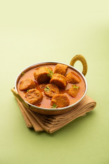 Besan Gatte Ki Sabzi oder Gatta Curry Rezept, beliebtes Rajasthani-Menü zum Mittag- oder Abendessen