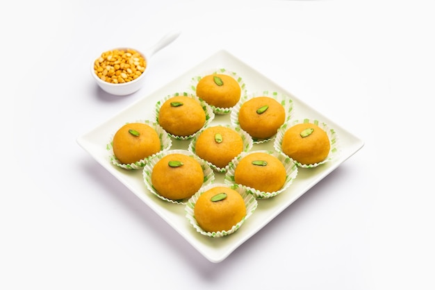 Besan Pedapedha pera Mithai indiano popular preparado usando farinha de grama Ghee Leite de açúcar