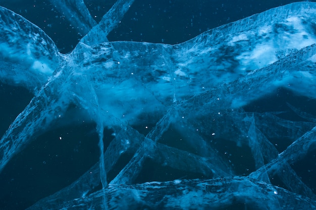 Beschaffenheit des Eises in gefrorenem See am Bikalsee, Russland