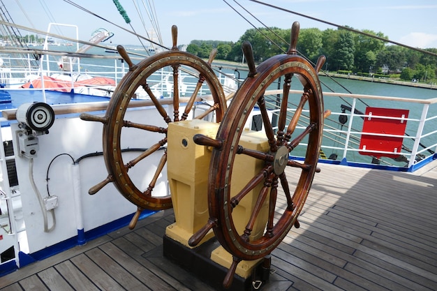 Foto beschnittenes boot am ruhigen see