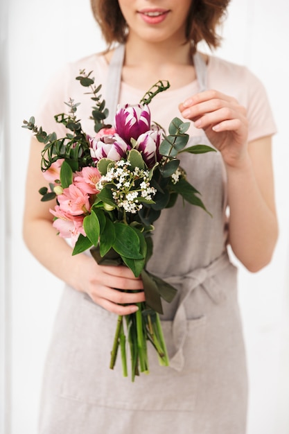 Beschnittenes Foto der Floristenfrau