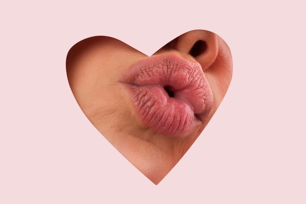 Beso de corazón de San Valentín en los labios labios de belleza con forma de corazón copia espacio día de San Valentín hermoso lo