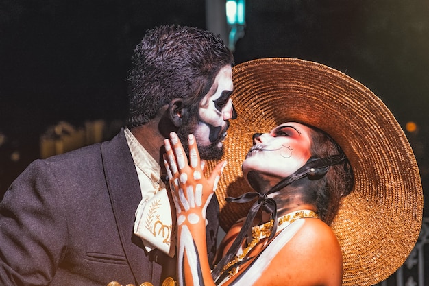 Beso del dia de los muertos