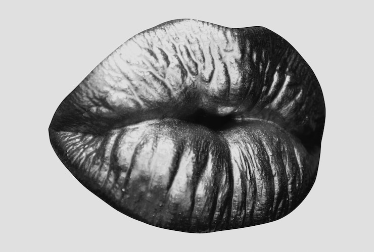 Foto beso de oro womans labios dorados cerrar aislado fondo blanco aislado oro boca brillo metalizar
