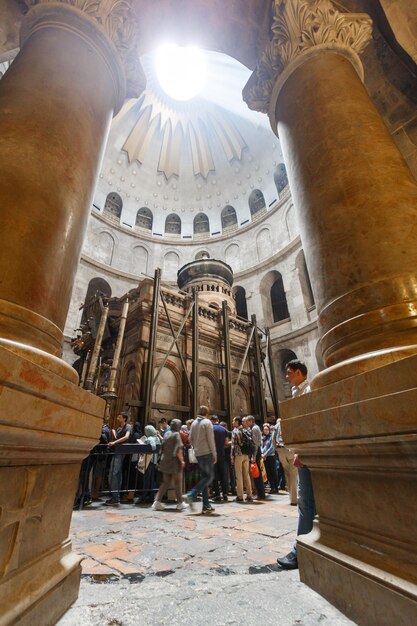 Besucher der Grabeskirche in Jerusalem