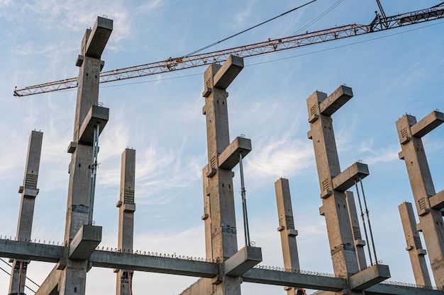 Betonbalken auf der Baustelle